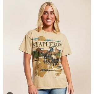 Chris Stapleton Band T-Shirt women’s large 
MERCH TRAFFIC